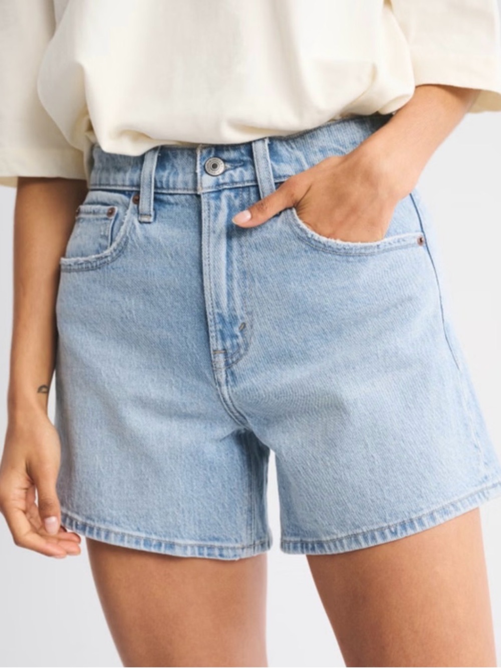 Abercrombie & Fitch Curve Love Dad Shorts Size 32/14 High Rise NWOT Light Wash